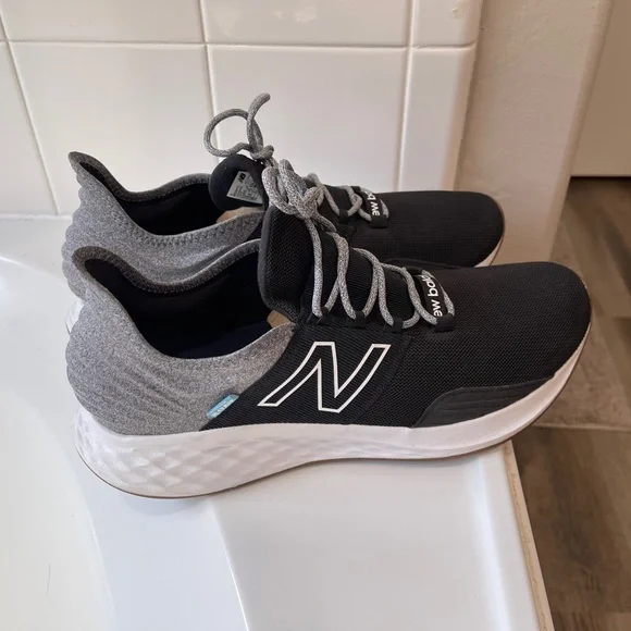 New Balance ROAV V1 Black and Gray Sneakers men’s 14 - Picture 5 of 8